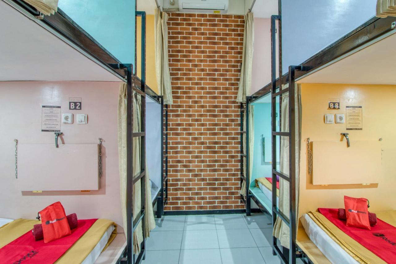 Reddoorz Hostel Near Terminal Condongcatur Jogja Джокьякарта Экстерьер фото